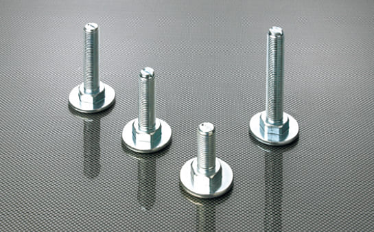 レベリングスクリュー